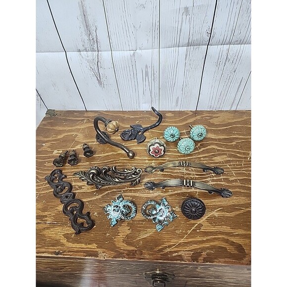 R19 set of 16 mixed Pieces vintage drawer Cabinet Pulls Knobs - Picture 1 of 9